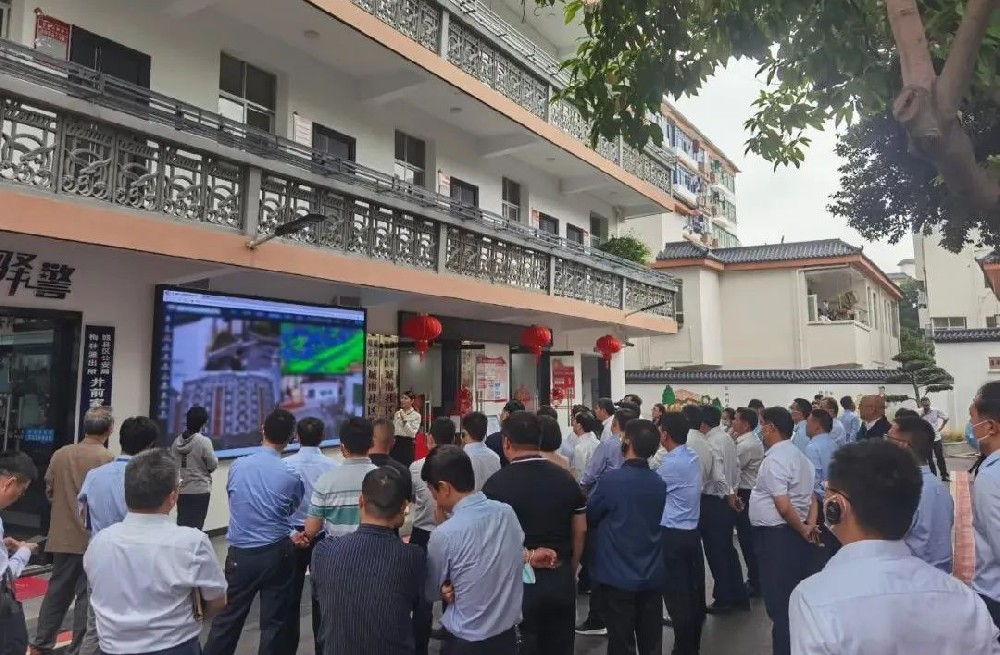 南康區(qū)黨政考察團(tuán)蒞臨贛縣井前家園考察老舊小區(qū)改造及新型智慧社區(qū)項目